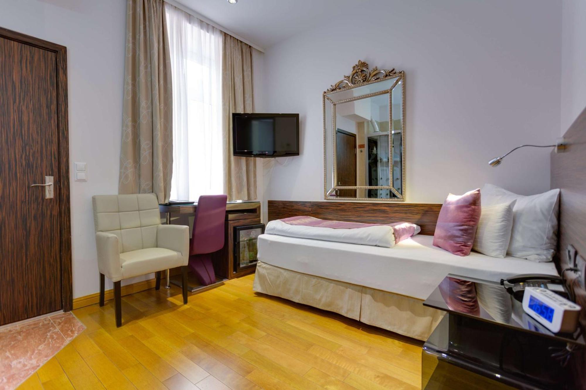 Western Arcadia 4*